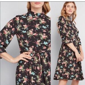 Anthro ModCloth Black Floral Long Sleeve Dress Knee Length Size 1X Plus Size